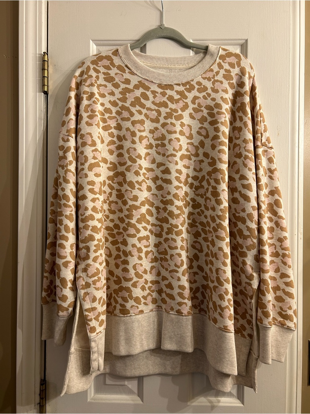 NWOT aerie Beige Leopard Print Crewneck Sweater XL